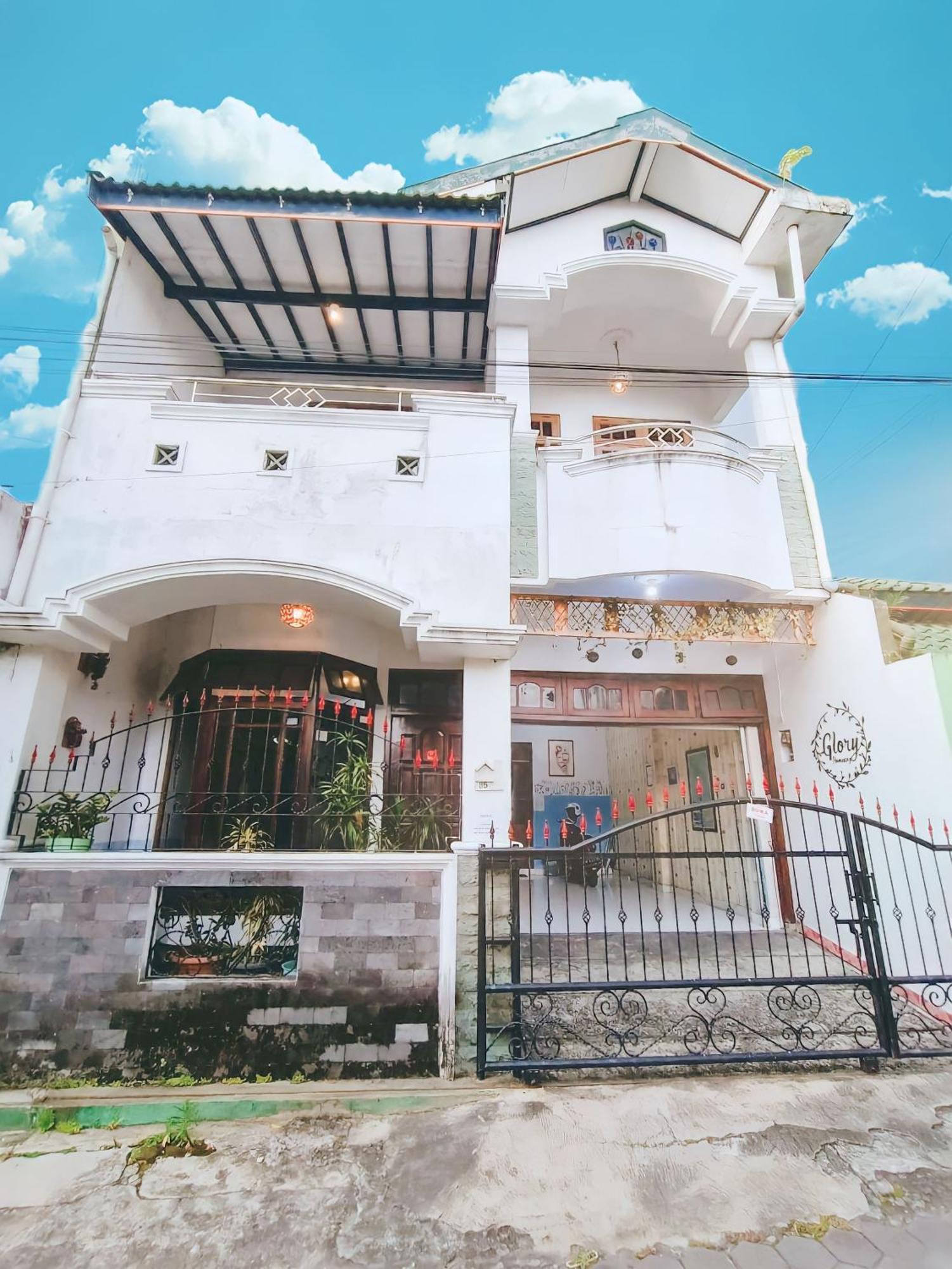 Glory Homestay ジョグジャカルタ エクステリア 写真