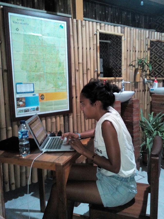 Glory Homestay ジョグジャカルタ エクステリア 写真